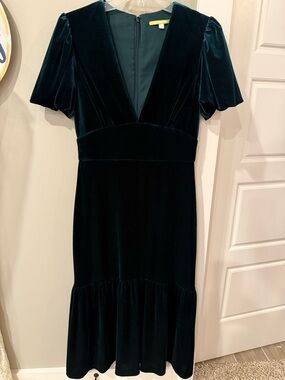 Gianna Bini Velvet Deep Green V-Neck Midi Dress